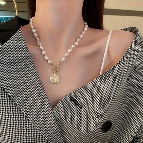 Lab Pearl Beaded Clavicle Necklace Personalized OT Portrait Round Tag Pendant - Picture 1 of 9